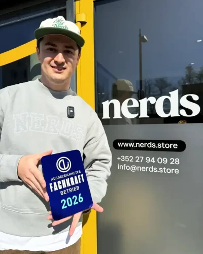 nerds-ausgezeichneter-fachkraft-betrieb-2026-custommerch-002